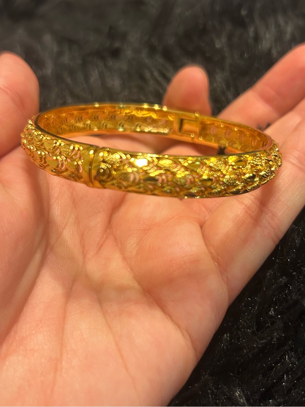 Ornate Gold Tone Hinged Bangle Bracelet Filigree Floral Etched Vintage Style